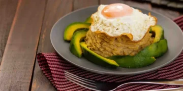 El plátano es el rey de la mesa dominicana: los aportes de comerlo en un buen mangú, hervido o frito