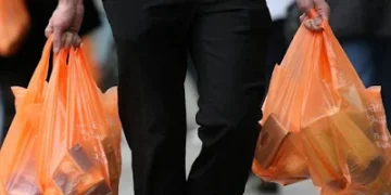 El 2026, año en que las fundas plásticas dejarán de ser gratis en tiendas y supermercados