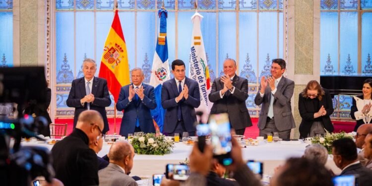 En Fitur 2026, República Dominicana logra acuerdos por más de 885 mil millones de pesos