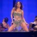 Jennifer López responde a quienes la critican por vestir “demasiado sexy”