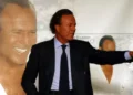 Julio Iglesias solicita archivar investigación por denuncias de acoso