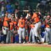 Los Toros reaccionan y vencen 3-2 a los Leones viniendo de atrás