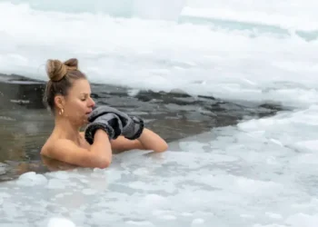 Qué tan buenos son para la salud los saunas y los baños en agua fría, según la ciencia