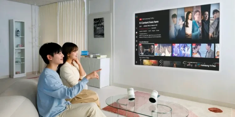 Samsung presenta The Freestyle+ antes de CES 2026: una pantalla portátil con IA más poderosa