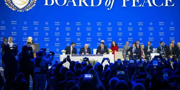 Trump inaugura la Junta de Paz presidida por él mismo con la que amenaza a la ONU