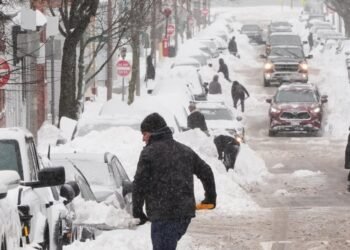 Nueva corriente de aire del Ártico/ Tormenta deja 30 muertos, cancelan miles vuelos EU