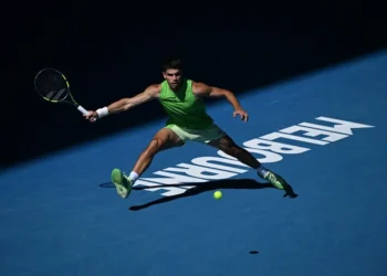 Abierto de Australia: Alcaraz evita sobresaltos y se instala en tercera ronda