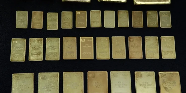 El oro y la plata sufren una fuerte corrección ante el relevo en la presidencia de la Fed