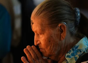 El catolicismo pierde peso en Latinoamérica tras una década de caída sostenida, dice sondeo