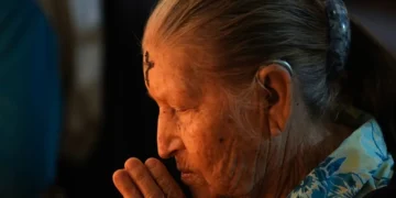 El catolicismo pierde peso en Latinoamérica tras una década de caída sostenida, dice sondeo