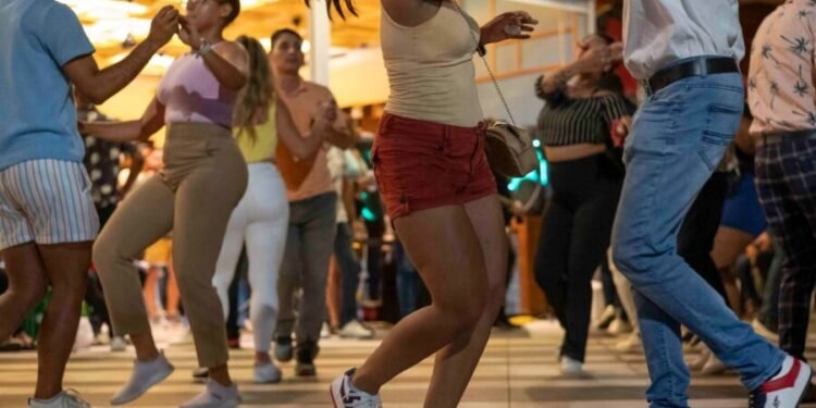 A bailar y ejercitar el cuerpo para sanar y fortalecer el corazón