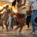 A bailar y ejercitar el cuerpo para sanar y fortalecer el corazón