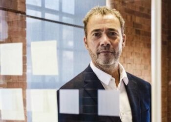 Dimite el director ejecutivo del Washington Post tras centenares de despidos