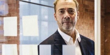 Dimite el director ejecutivo del Washington Post tras centenares de despidos