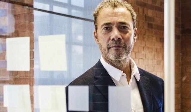 Dimite el director ejecutivo del Washington Post tras centenares de despidos