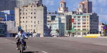 ‘La Habana Vieja está vacía. Todo parece muerto’: cómo se agudizó el declive del turismo en Cuba y qué impacto tiene