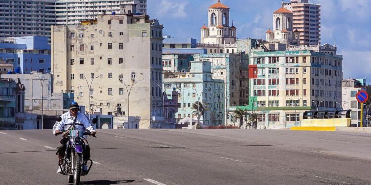 ‘La Habana Vieja está vacía. Todo parece muerto’: cómo se agudizó el declive del turismo en Cuba y qué impacto tiene
