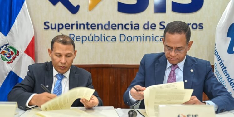 Superintendencia de Seguros y Centro Nacional de Ciberseguridad firman acuerdo para fortalecer la seguridad digital