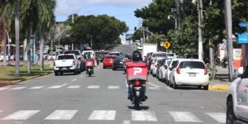 Juventud sobre ruedas/La vida real bajo la capucha de los “Muchachos del Mandao”