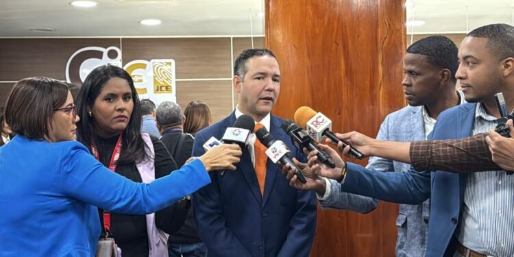 PLD trabaja en evaluación del desempeño gubernamental y felicita a la JCE por nueva cédula | Video