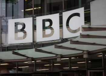 La demanda de Trump contra la BBC irá a juicio en febrero de 2027