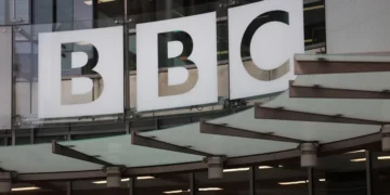 La demanda de Trump contra la BBC irá a juicio en febrero de 2027