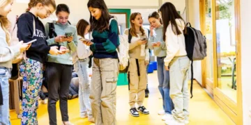 ¿Hay que prohibir las redes sociales a la gente más joven? 