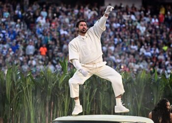 Bad Bunny monta una gran fiesta latina en su show del medio tiempo en el Super Bowl