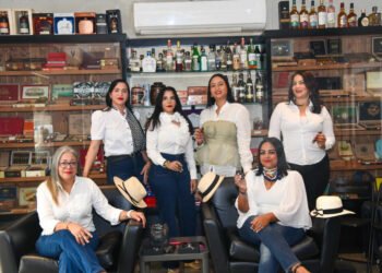 Fumar puros: el placer que también están ‘husmeando’ las mujeres