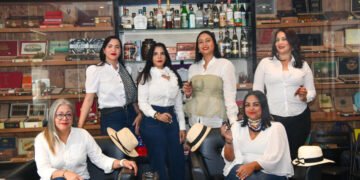 Fumar puros: el placer que también están ‘husmeando’ las mujeres