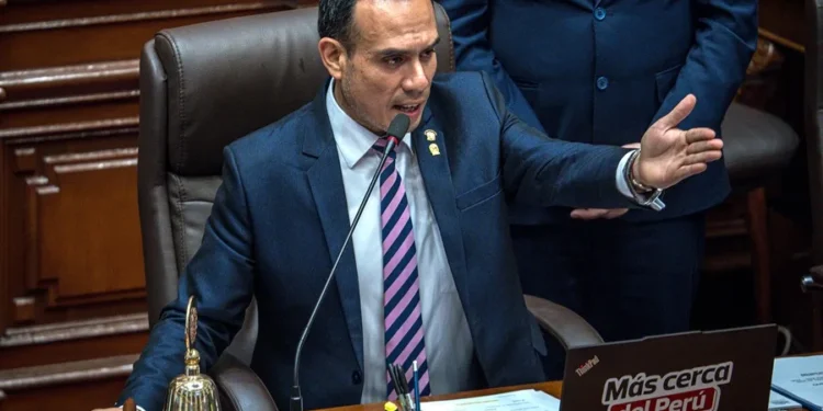 ¿Por qué Perú elegirá mañana a su octavo presidente en casi diez años de crisis política?