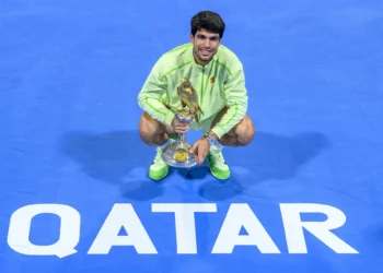 Alcaraz es campeón en Doha arrasando a Fils en apenas 50 minutos de final