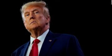 Trump publica un video conspirativo sobre las elecciones en EEUU donde representa a los Obama como monos