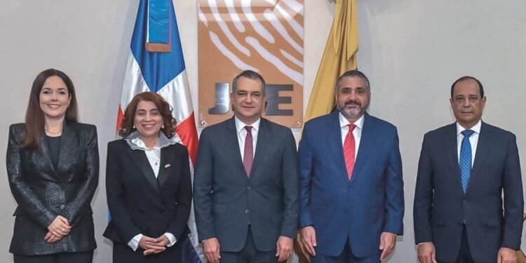 Las nuevas reglas de la JCE impedirán la militancia en más de un partido político