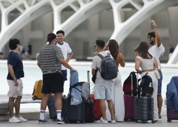 España marca un récord histórico: recibió 96,8 millones de turistas internacionales en 2025