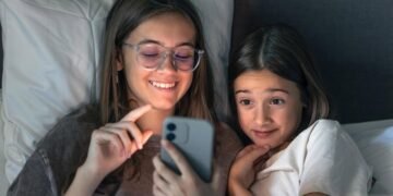 El uso prolongado de pantallas aumenta los casos de miopía, astigmatismo y estrabismo