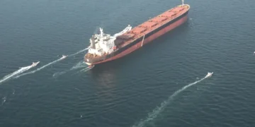 El petróleo se dispara más del 45% desde el inicio de la guerra mientras Irán mantiene un bloqueo selectivo de Ormuz