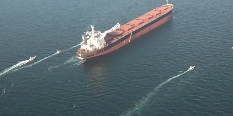 El petróleo se dispara más del 45% desde el inicio de la guerra mientras Irán mantiene un bloqueo selectivo de Ormuz