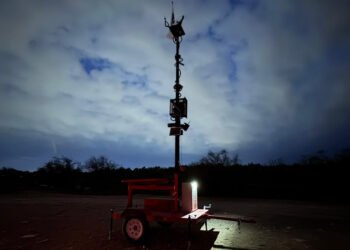 “Si cruzan el río, serán enjuiciados”: altavoces alertan a migrantes en travesía para entrar a EEUU