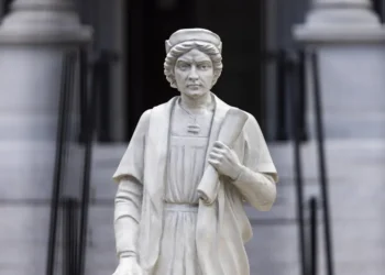Trump instala una estatua de Cristóbal Colón en la Casa Blanca en su cruzada ‘antiwoke’