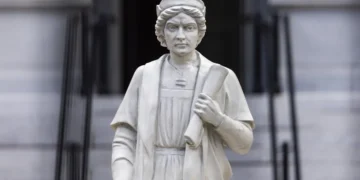 Trump instala una estatua de Cristóbal Colón en la Casa Blanca en su cruzada ‘antiwoke’