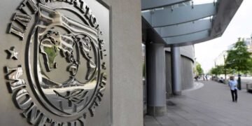 El FMI ve perturbaciones significativas por la guerra con Irán y alerta de frenazo mundial