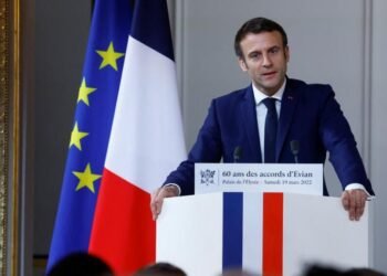 Emmanuel Macron pondera formar coalición de defensa regional