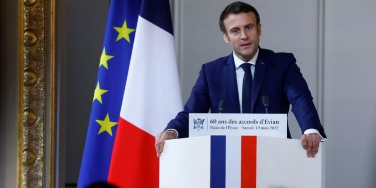 Emmanuel Macron pondera formar coalición de defensa regional