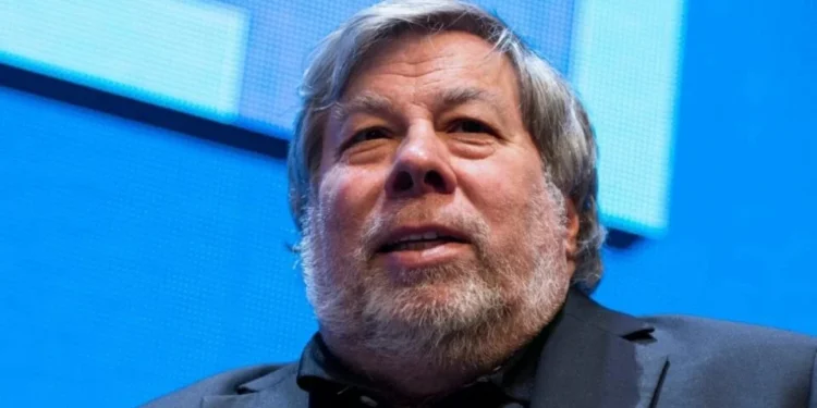 “No uso mucho la IA”: el cofundador de Apple expresa escepticismo en torno a que la IA pueda reemplazar a los humanos