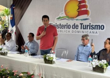 “Al que le pique, que se rasque”; David Collado defiende cifras récord del turismo dominicano