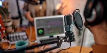 Voces conocidas en plataformas nuevas: figuras tradicionales apuestan a los podcast
