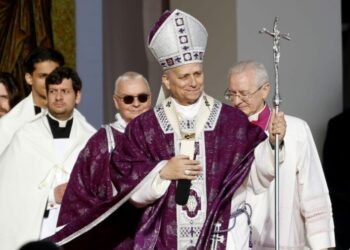 León XIV portará la cruz en su primer viacrucis de Viernes Santo en el Coliseo