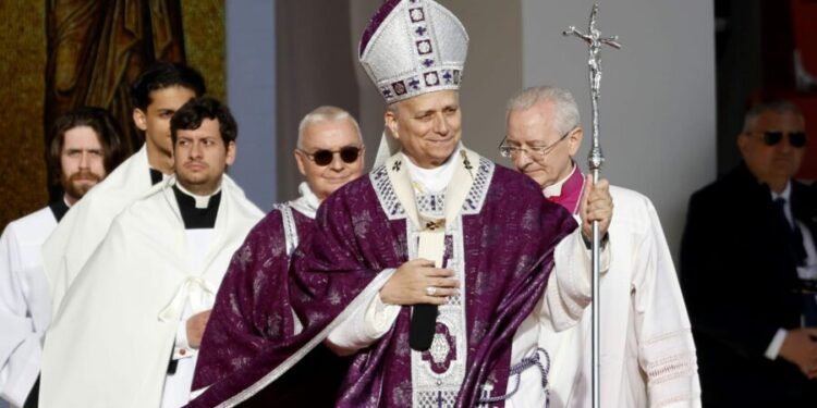 León XIV portará la cruz en su primer viacrucis de Viernes Santo en el Coliseo