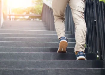 Subir escaleras reduce hasta un 39% el riesgo de enfermedades cardíacas, según estudio